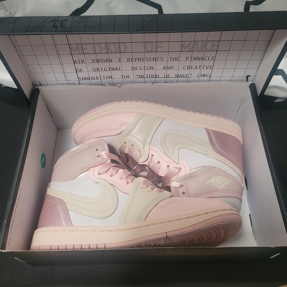 Nike Women's Jordan 1's Size 7.5 - Picture 2 of 2